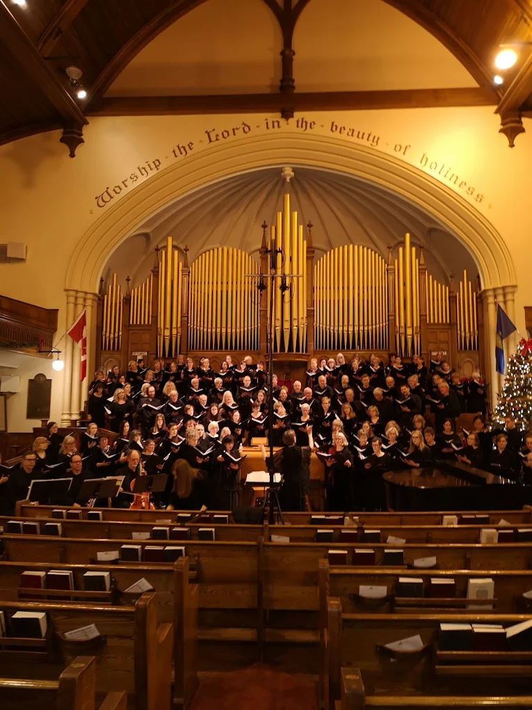 The choir and orchestra singing at Christmas